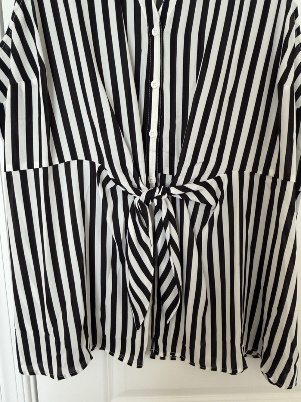NWT Torrid Black & White Vertical Stripe Tie-Front Blouse - Picture 3 of 4